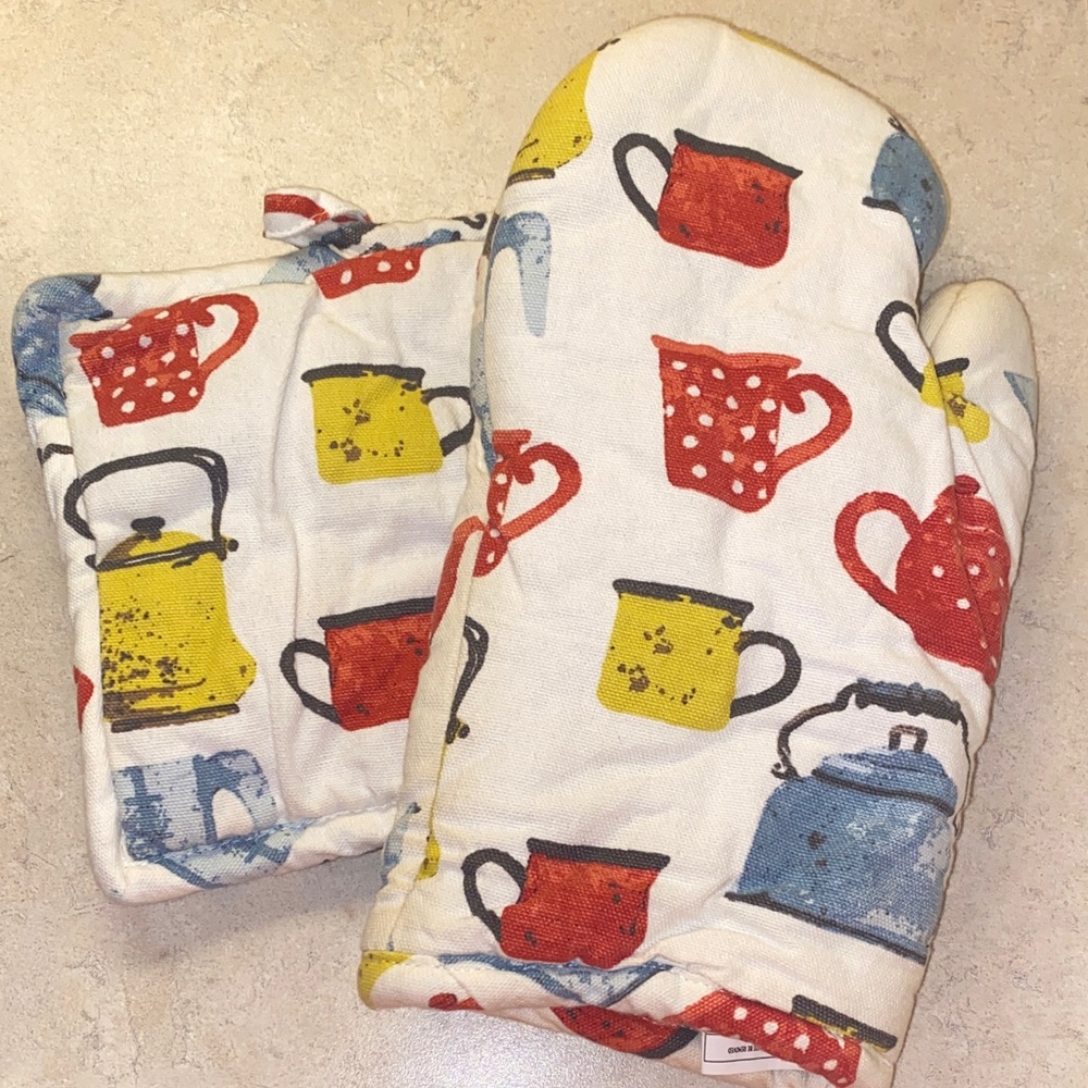 Colorful Kitchen Oven Mitts and Pot Holder Set